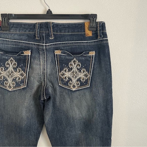 Maurices 13/14 Short Bootcut Jeans embroidered pockets NWT bling - Picture 1 of 15